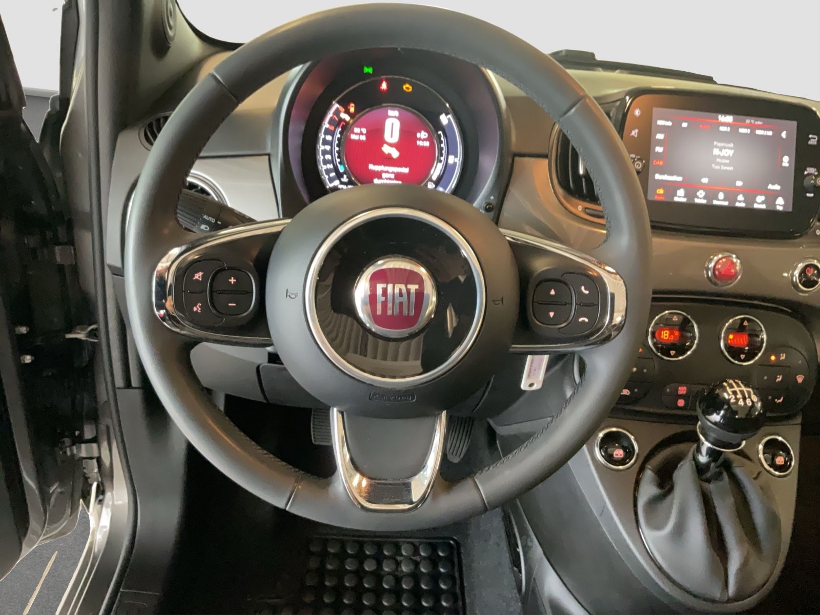 Fahrzeugabbildung Fiat 500C 1.0 Lounge + 8-fach bereift