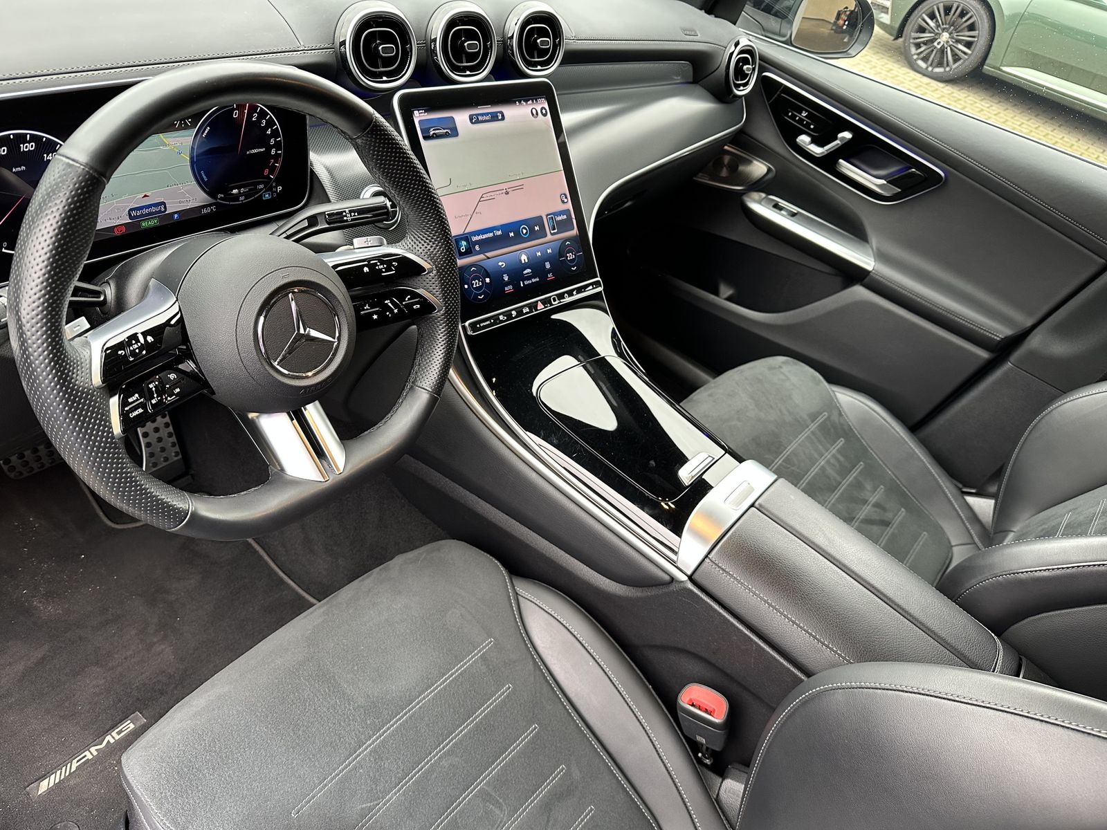Fahrzeugabbildung Mercedes-Benz GLC 400e 4M AMG-Line Advanced NAV+LED+AHK+VC+ACC