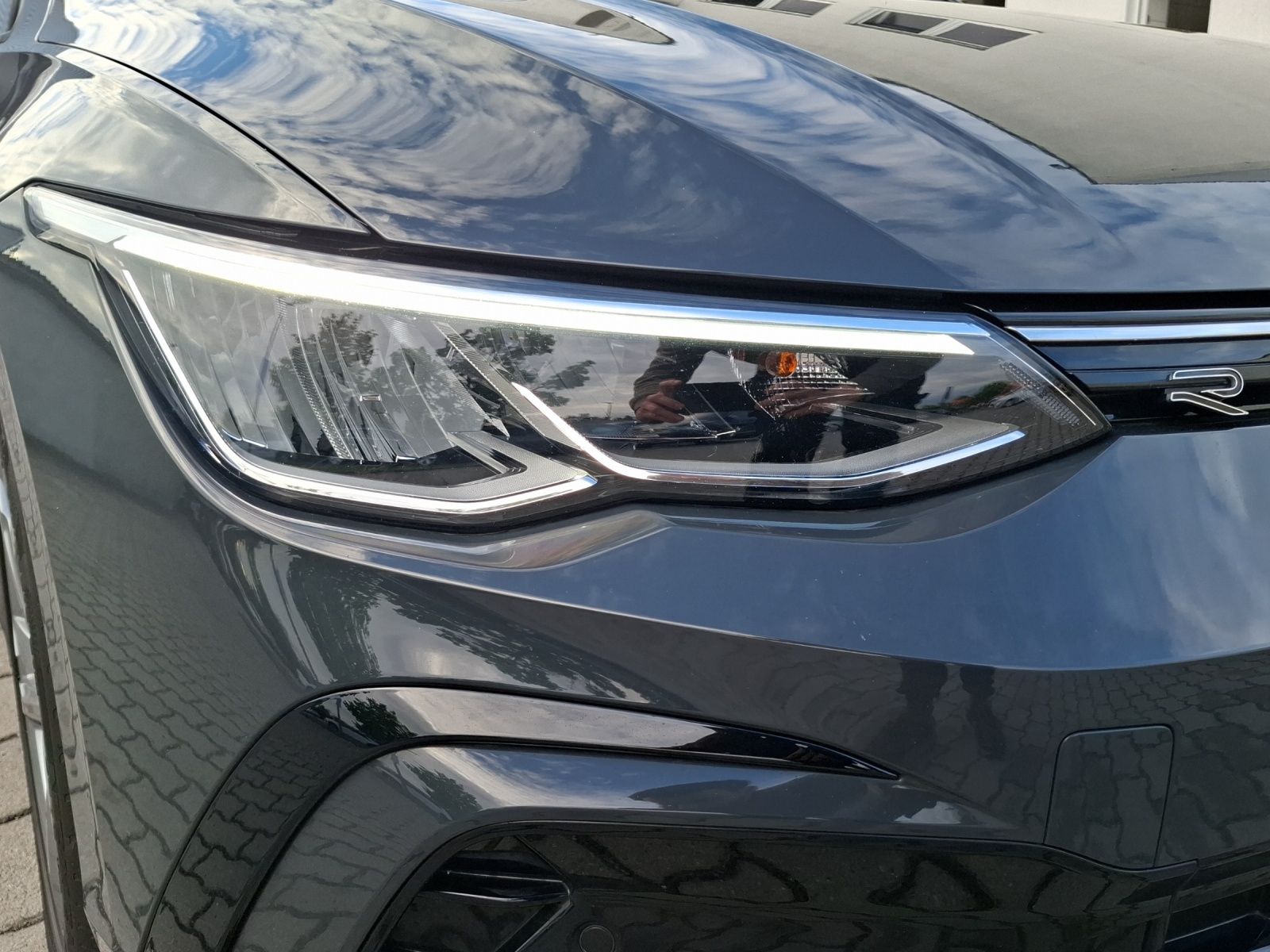 Fahrzeugabbildung Volkswagen Golf VIII TDI R-Line DSG LED Navi AID ACC PDC SH
