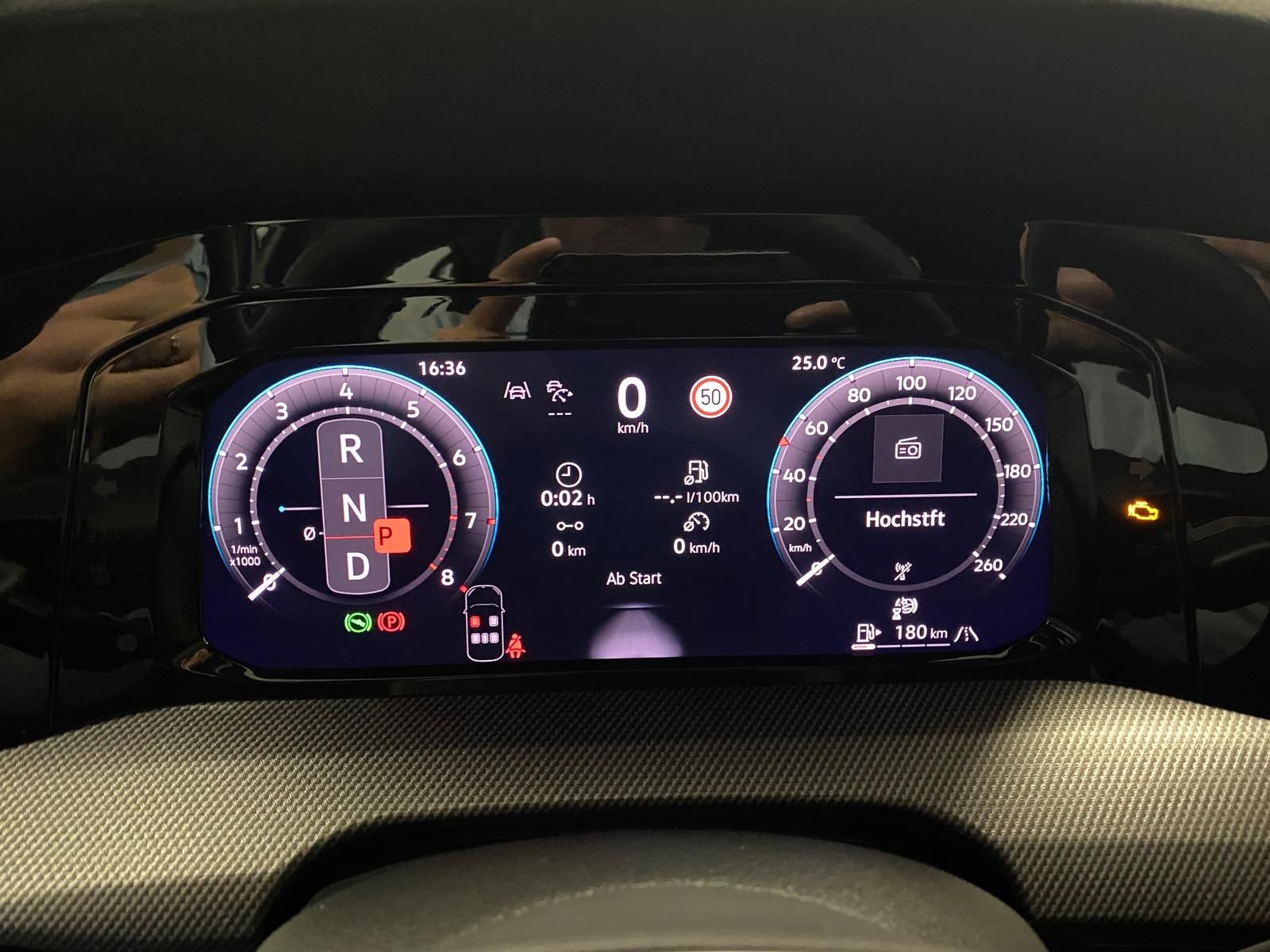 Fahrzeugabbildung Volkswagen Golf 1.5 eTSI R-Line DSG+ACC+360°+HUD+HARMAN KAR