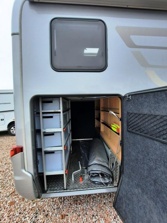 Fahrzeugabbildung HYMER / ERIBA / HYMERCAR B-Klasse 680 Lithium/Solar/Gastank/1.Hand