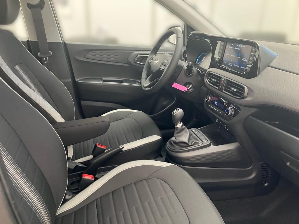 Fahrzeugabbildung Hyundai i10 Navi SHZ KAM PDC SpurH