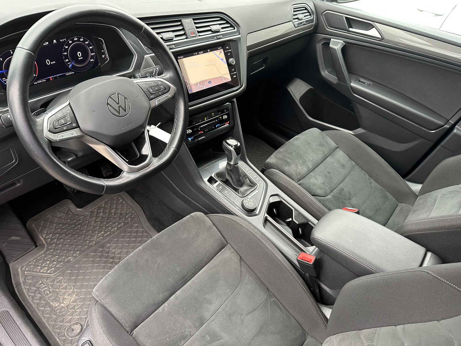 Fahrzeugabbildung Volkswagen Tiguan Allspace Life 4Motion NAV+LED+AHK+KAM+ACC