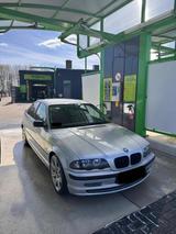 BMW 323i - - BMW 323 mit 5 Türen