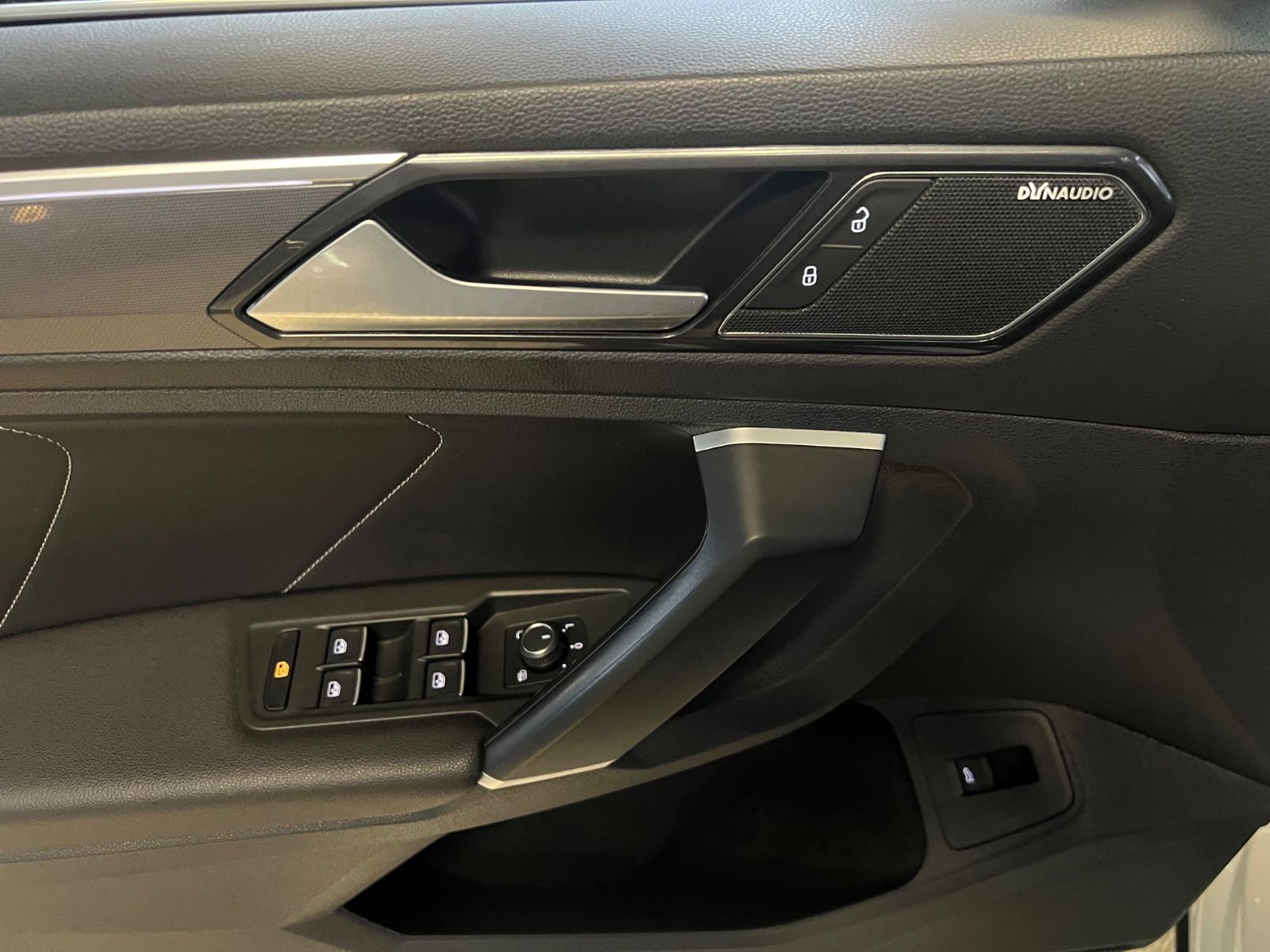 Fahrzeugabbildung Volkswagen Tiguan 2.0TDI DSG Highline 4Motion R line 239PS