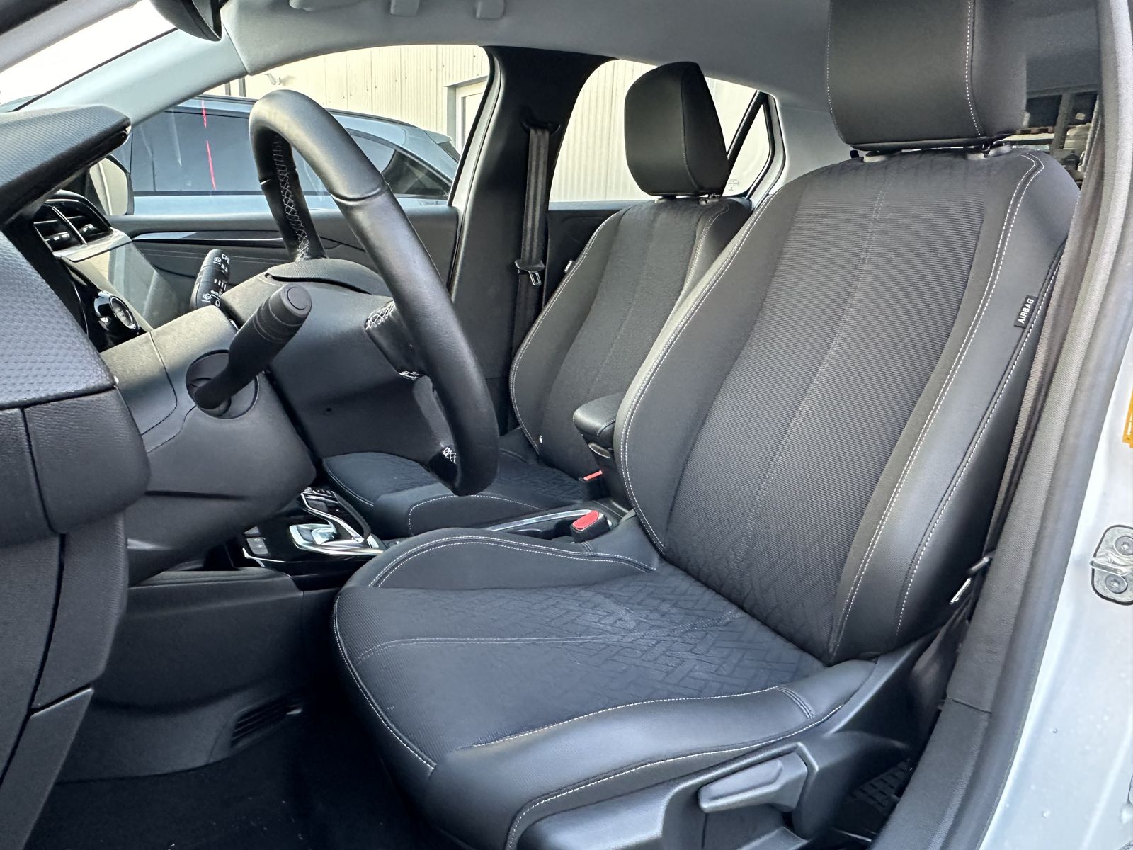 Fahrzeugabbildung Opel Corsa e Elegance NAV+LED+CARPLAY+DAB+180°+ACC+PP