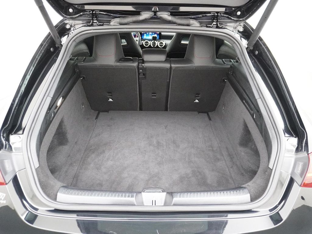 Mercedes-Benz CLA 180 Shooting Brake Star Edition AMG Line