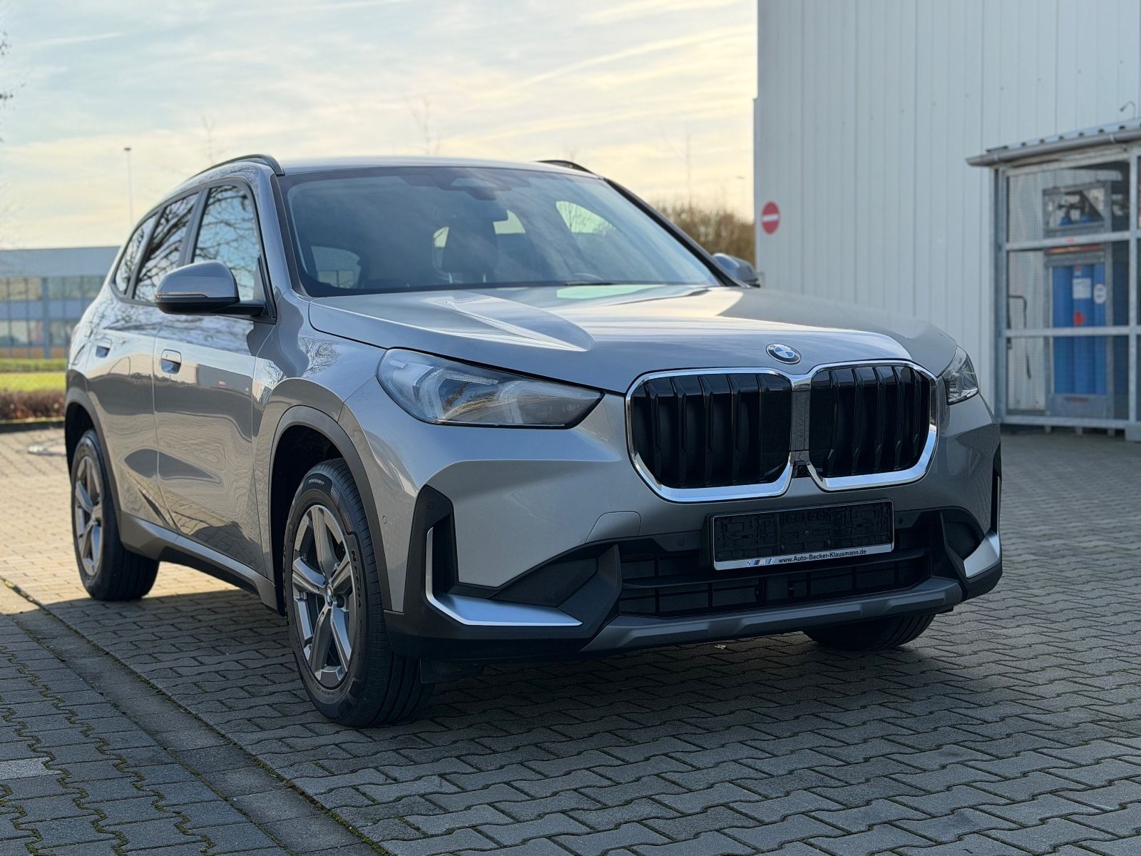 BMW X1 18d LED SPORT VOLLLEDER NAVI HARMAN foto 2