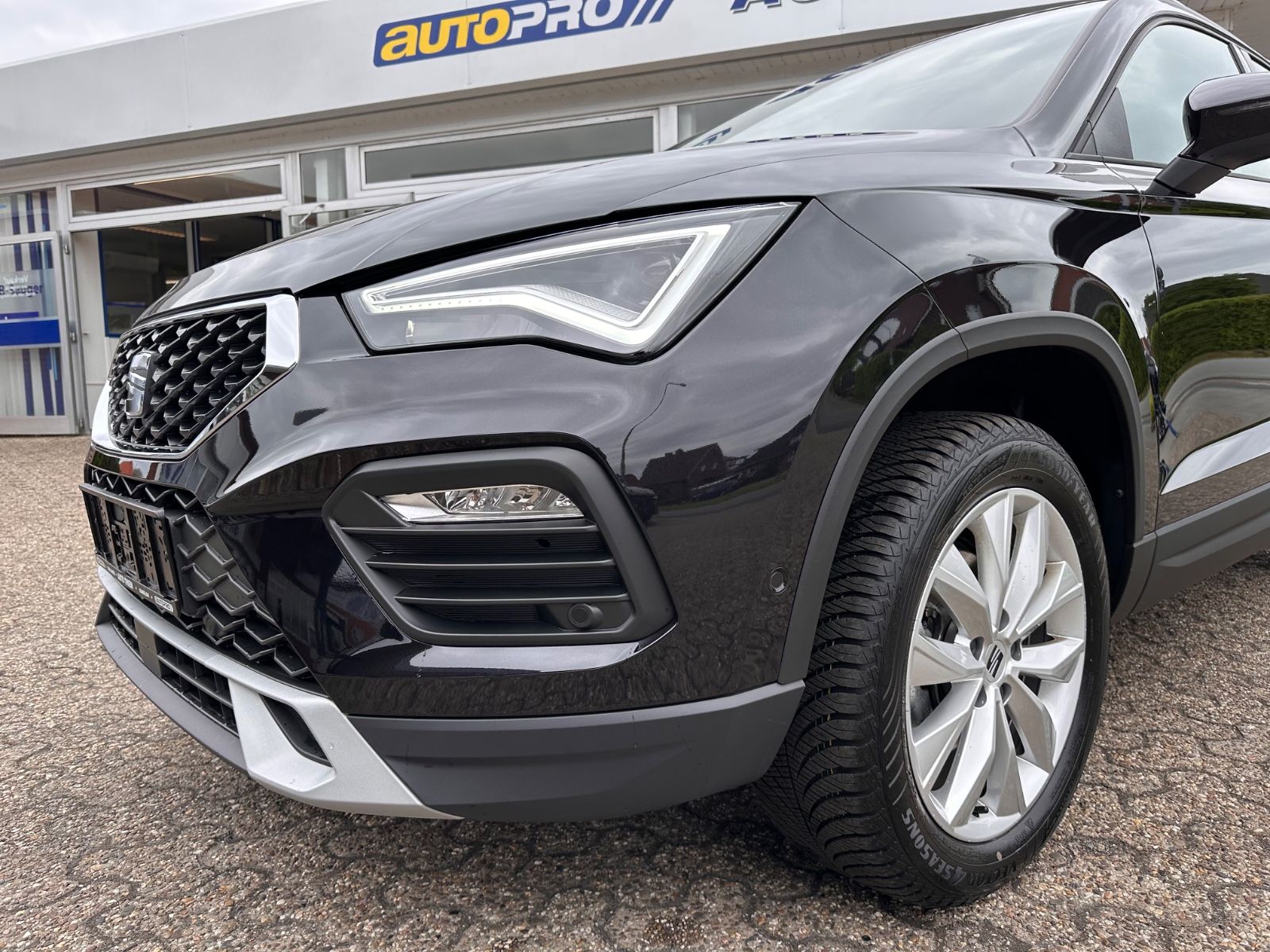 Fahrzeugabbildung SEAT Ateca 1.5 TSI Style DSG AHK/Navi/ACC/LED/SHZ/APP