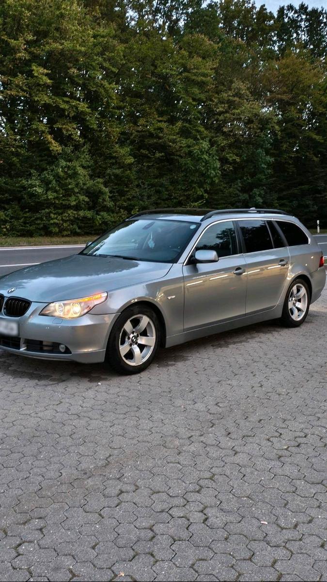 BMW 525 2005 — rear view
