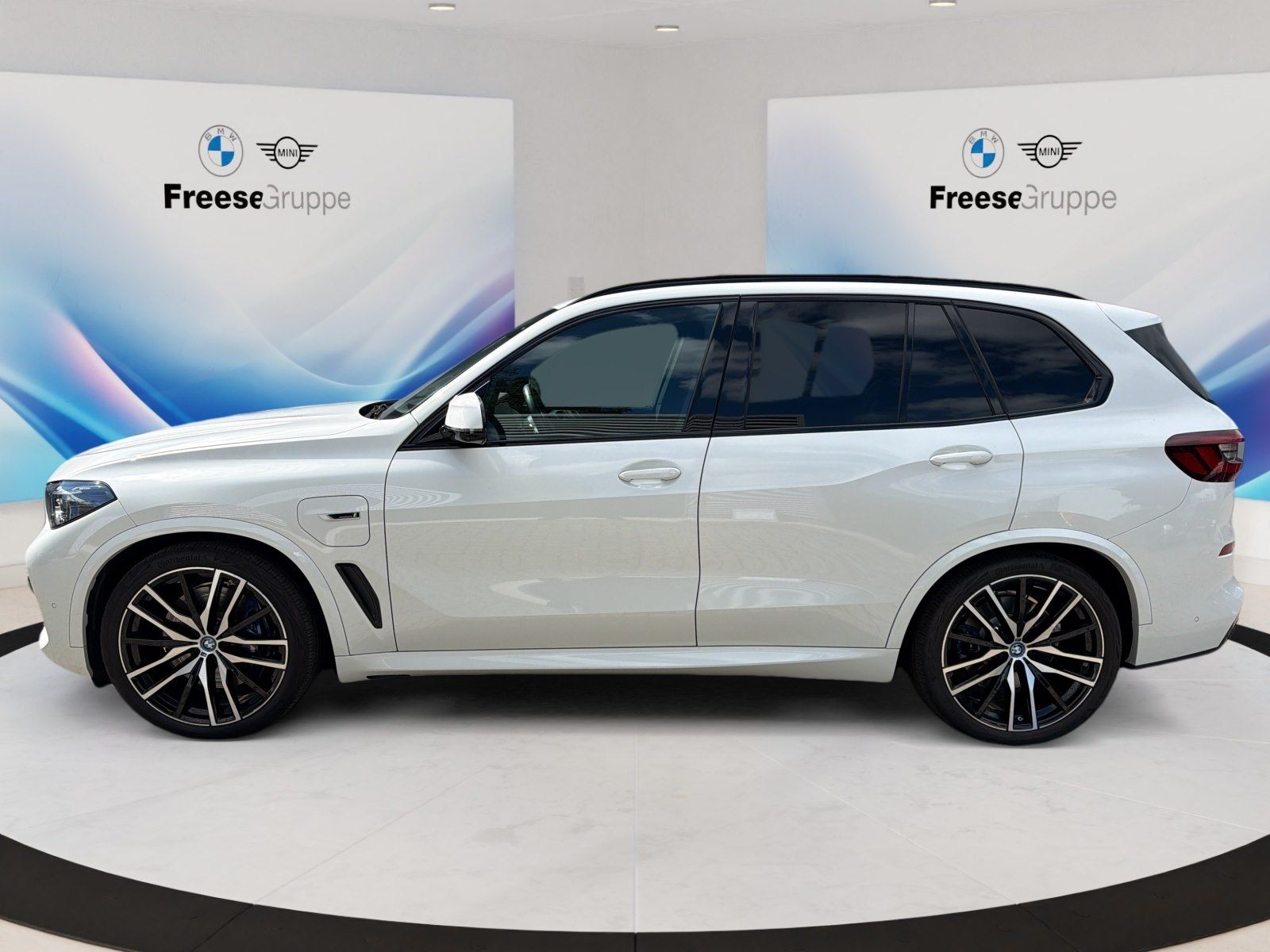 BMW X5 xDrive45e M Sport Laser 360° HEAD-UP RFK LED imagem 3