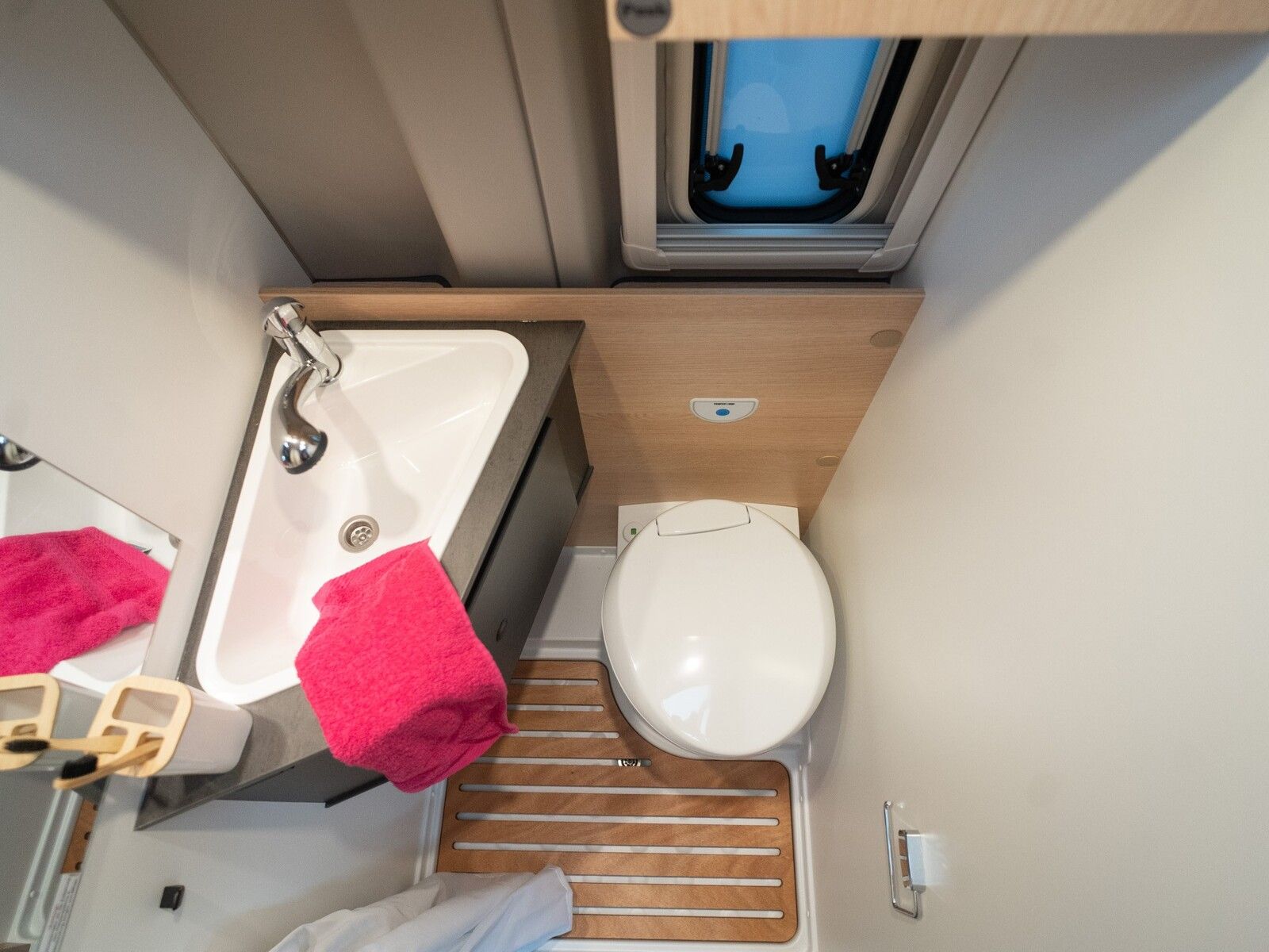 Fahrzeugabbildung Sunlight Adventure Cliff 540 Rahmenfenster, Dieselheizung