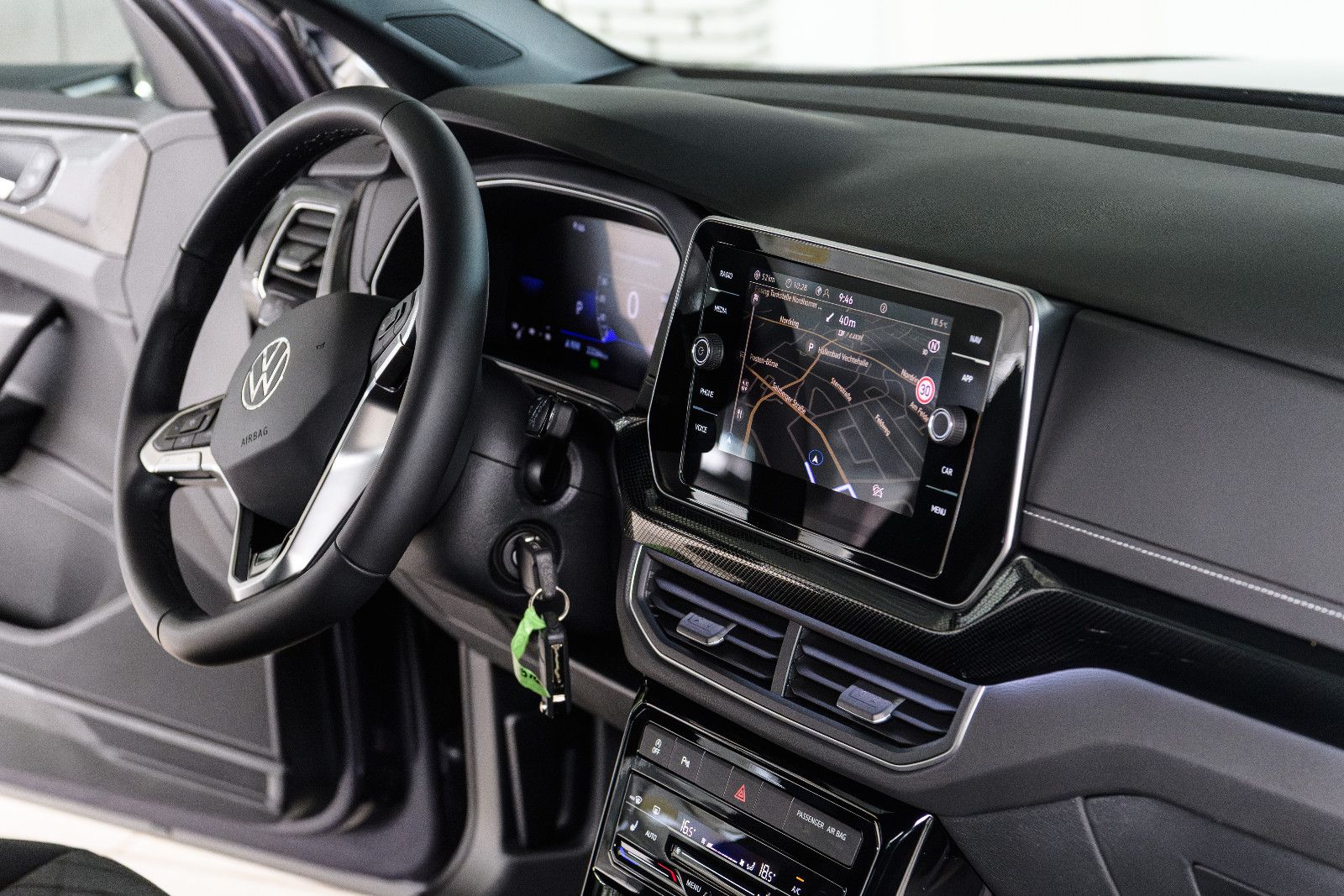 Fahrzeugabbildung Volkswagen T-Cross R-Line 1.5 TSI DSG IQ-LED+AHK+NAV+ACC