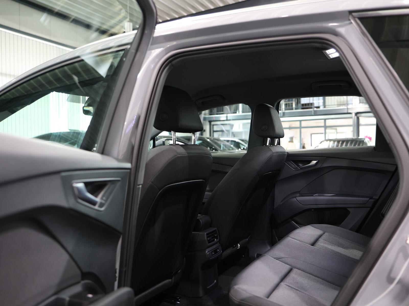 Audi Q4 40 GREY & BLACK / 95,4% / LED, KOMFORT, миниатюра 18