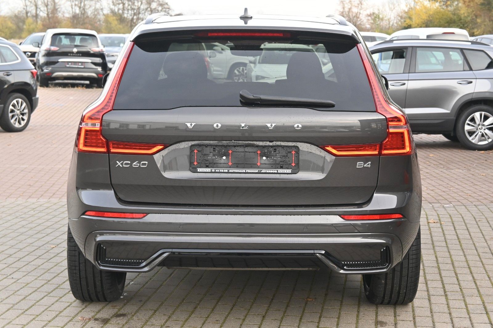 Fahrzeugabbildung Volvo XC60 B4B Plus Dark*LED*STHZ*H&K*PANO