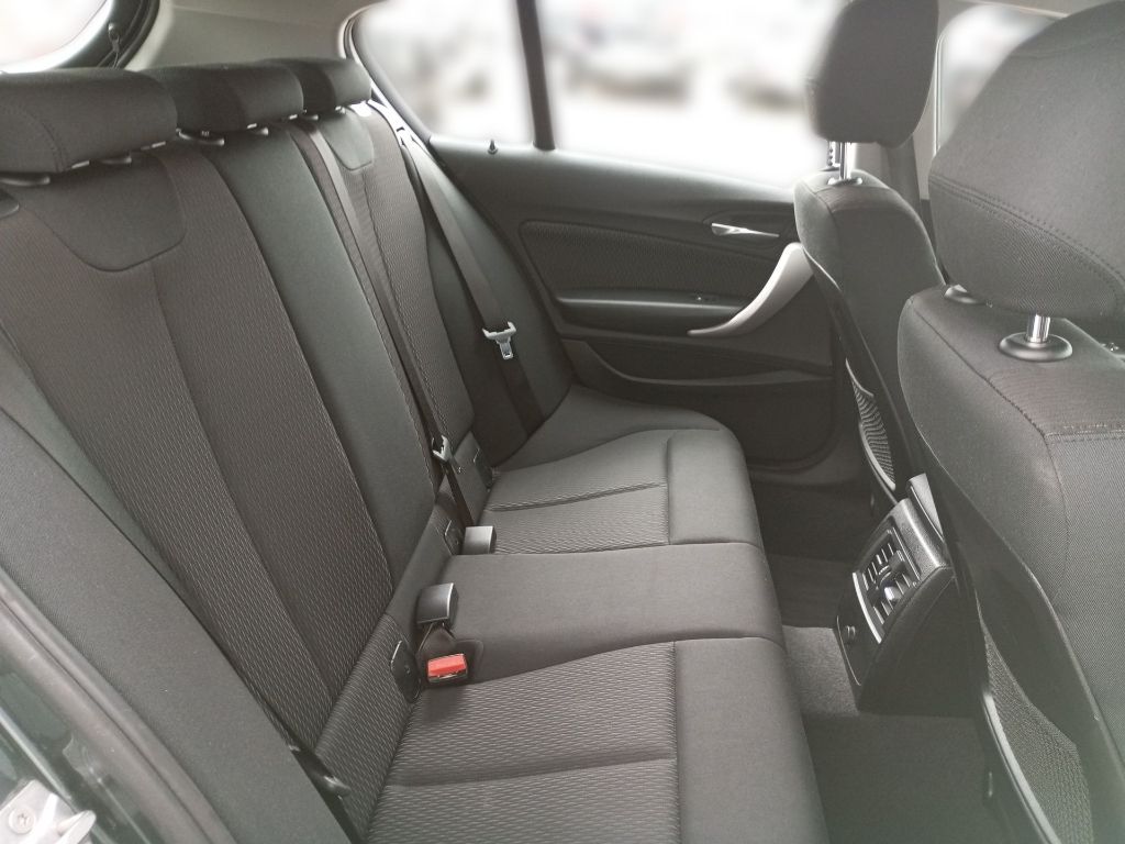 Fahrzeugabbildung BMW 118 I Advantage, PDC + Sitzheizung