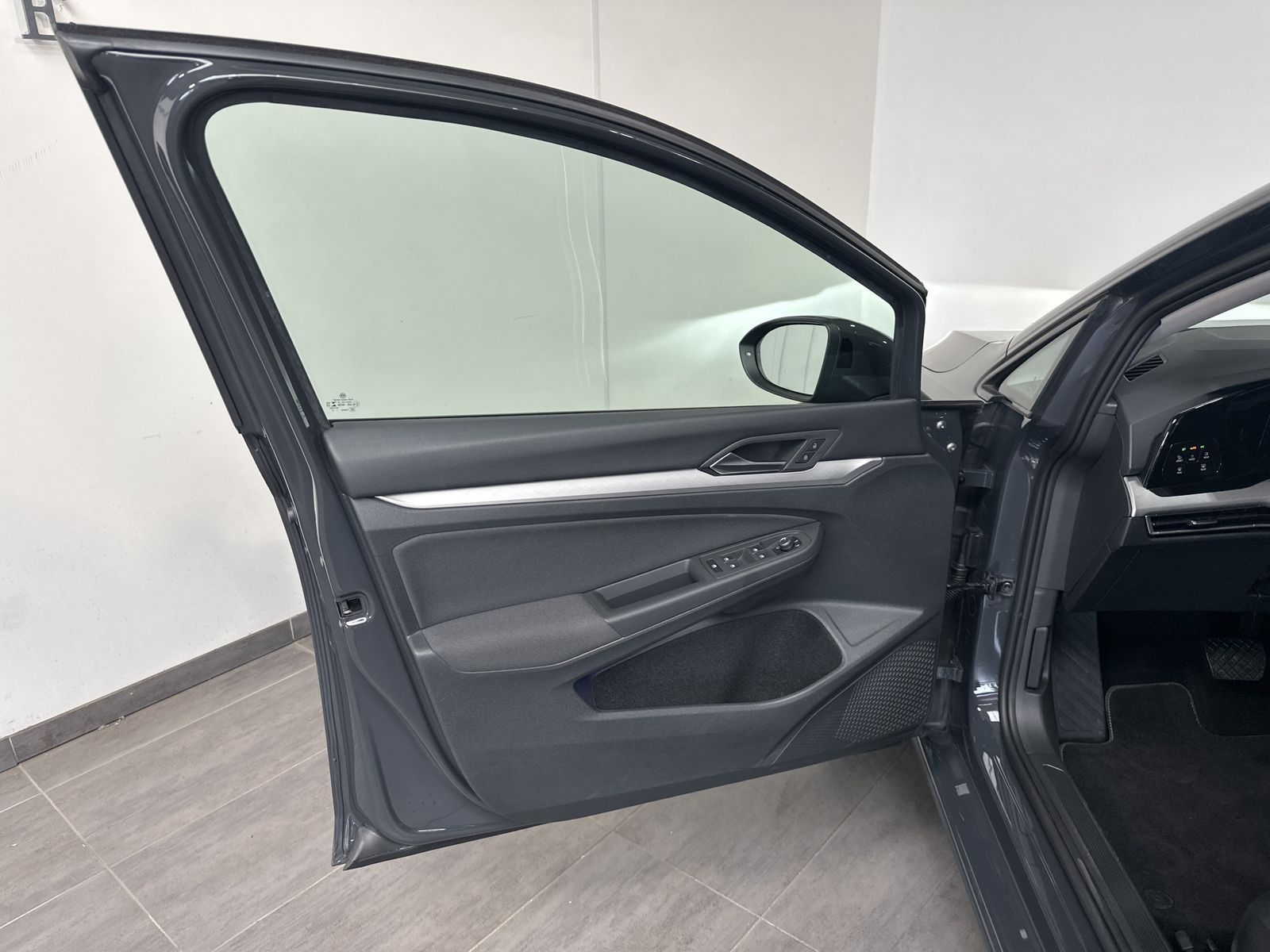 Fahrzeugabbildung Volkswagen Golf Variant 2.0 TDI DSG Life NAV+LED+ACC+KAMERA