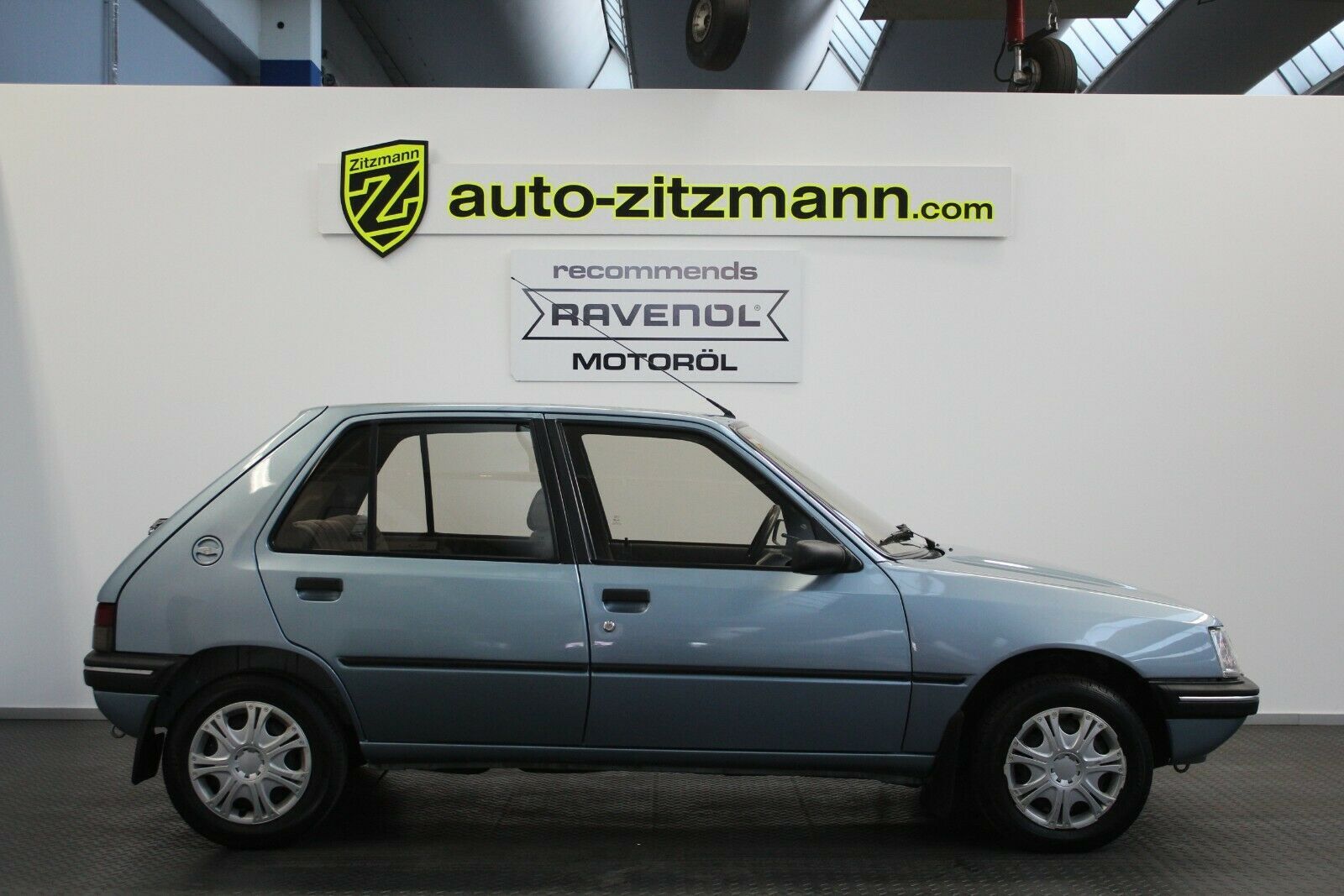 Fahrzeugabbildung Peugeot 205 Automatik Sammler-Zustand