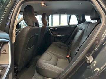 Volvo V60 Kombi Linje Business *Navi*Klima*AHK*Xenon*