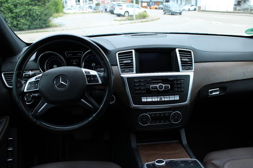 Mercedes-Benz GL 400