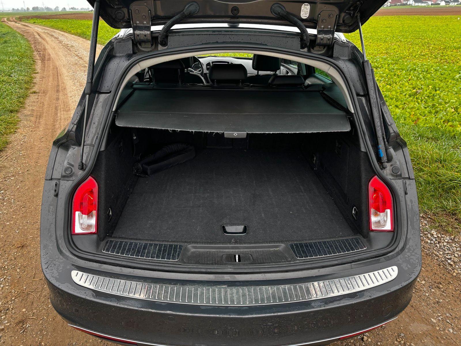 Opel Insignia 2013 — interior