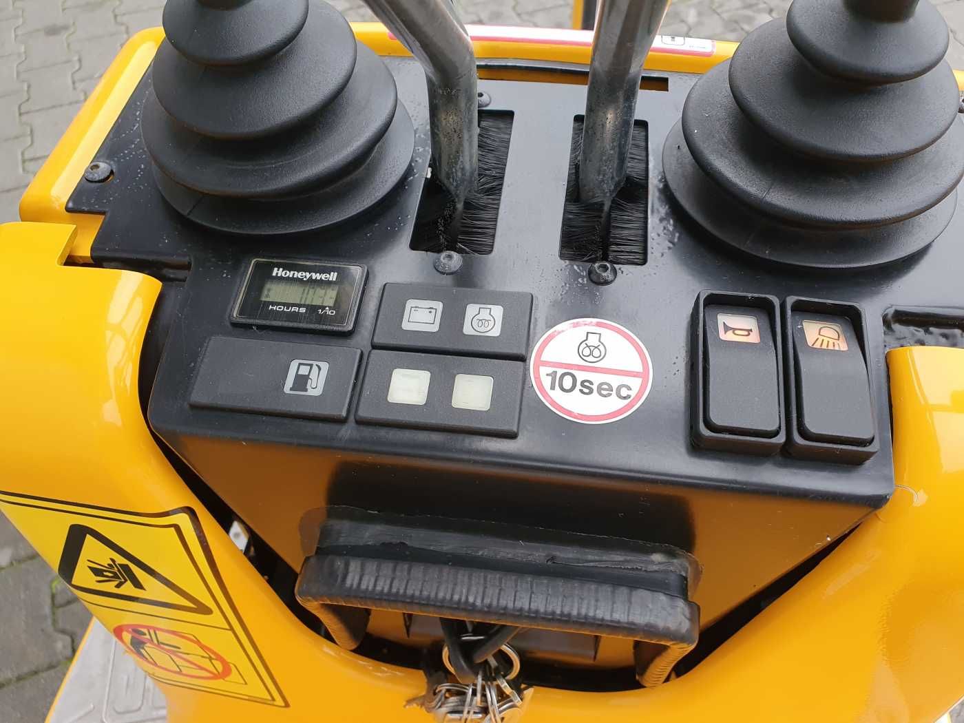 Fahrzeugabbildung JCB 8008 CTS / MS01 / nur 103h! / 2023