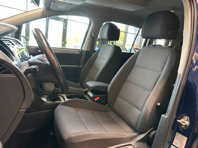 MYAUTOCENTER – Gebraucht- und Jahreswagen mit Werkstattservice in Pfaffenhofen Volkswagen Touran *1.HAND*Tempo*Klima*AHK*PDC*