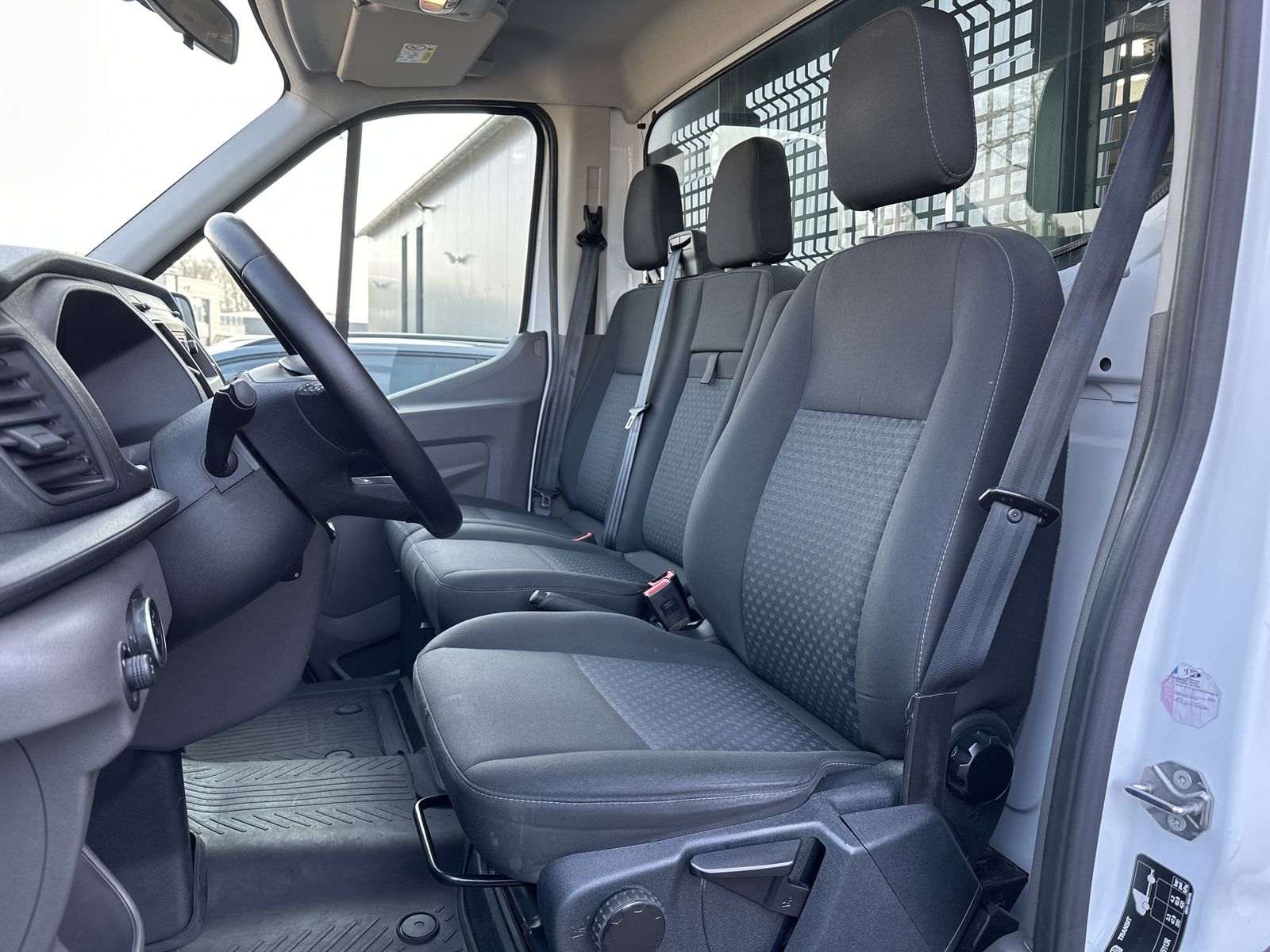 Fahrzeugabbildung Ford Transit 350 L2 Einzelkabine AHK+SICHT-PAKET1+DAB