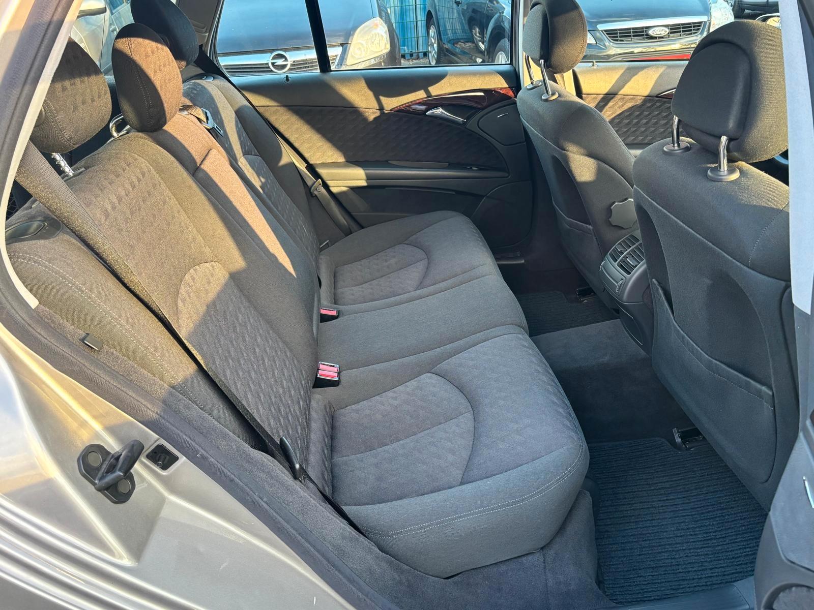 Mercedes-Benz E200 2004 — photo 13