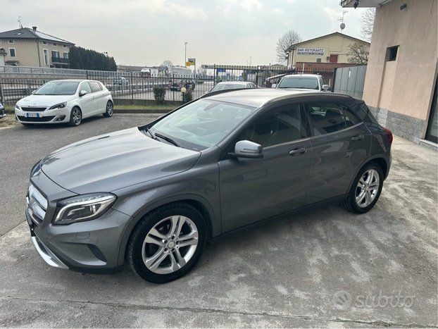 MERCEDES-BENZ MERCEDES-BENZ GLA 200 d Automatic 4Matic Premium