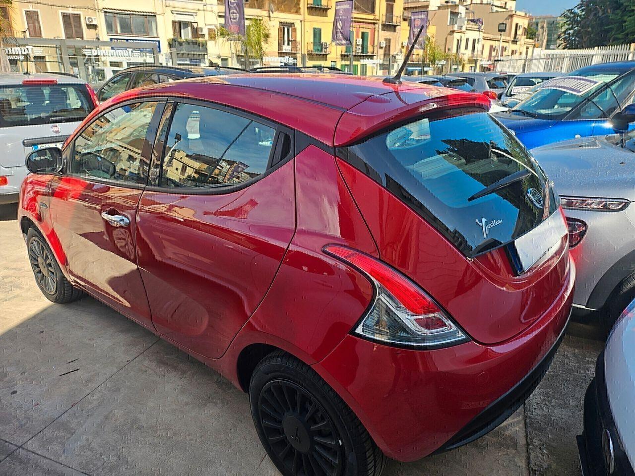 Lancia Ypsilon 1.0 FireFly Hybrid Ecochic Silver