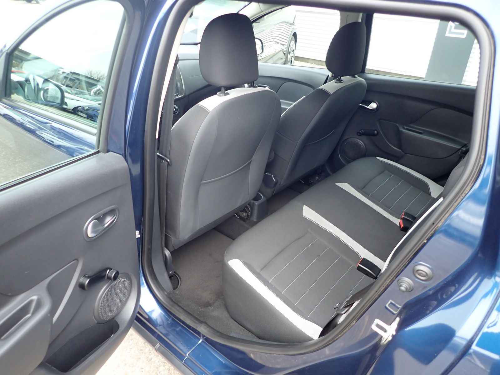 Fahrzeugabbildung Dacia Logan MCV II Kombi Stepway TCe 90 / NAVI