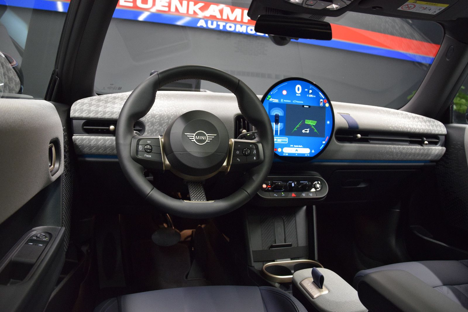 Fahrzeugabbildung MINI Cooper S Favoured Trim M Pano HuD Leder 18 Zoll
