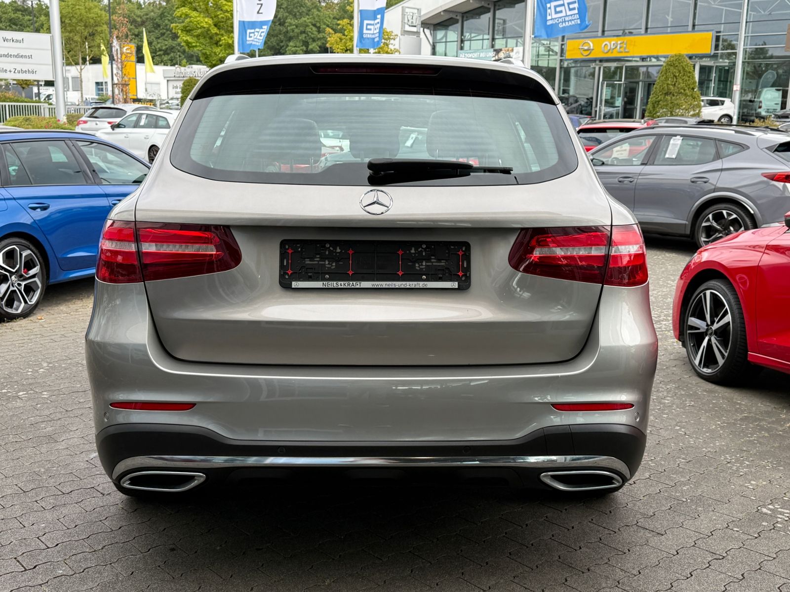 Fahrzeugabbildung Mercedes-Benz GLC 220 d 4Matic AMG Line PANO LED NAV
