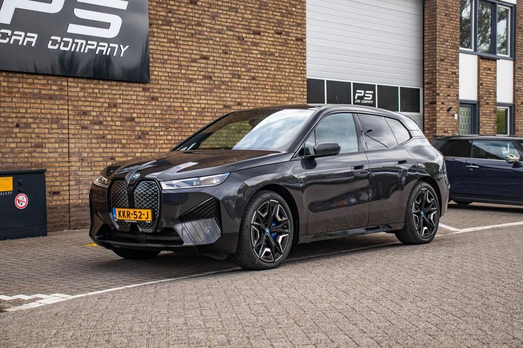 BMW iX — fotografia 2