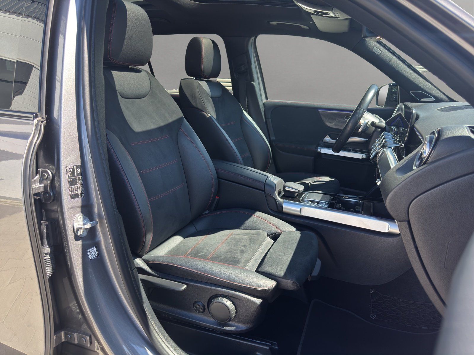 Fahrzeugabbildung Mercedes-Benz GLB 250 AMG Line 4Matic/PANO/BURMESTER/KAMERA/