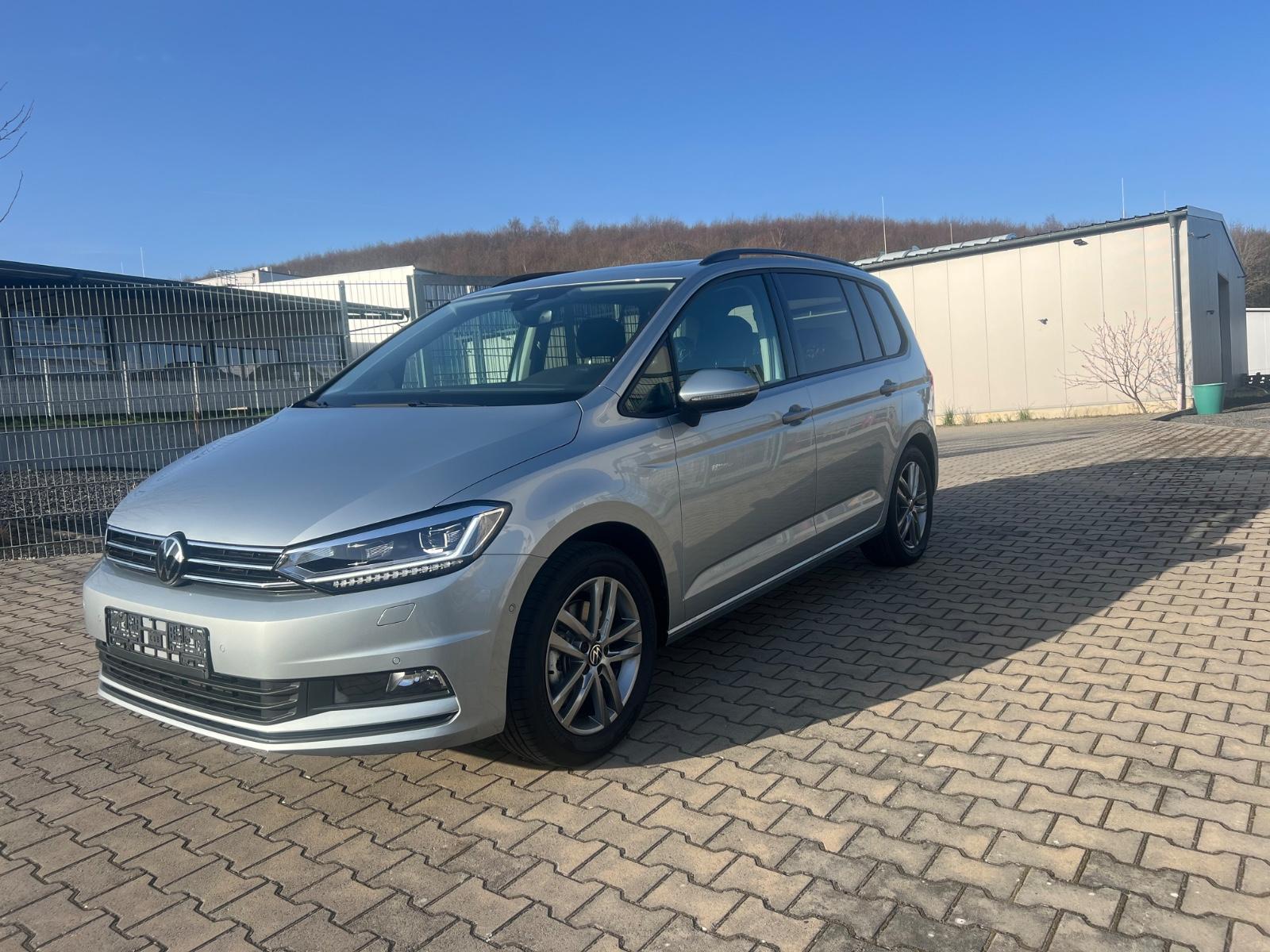 Volkswagen Touran 1.5 TSI DSG Comfort+7Sitze+Panorama+AHK