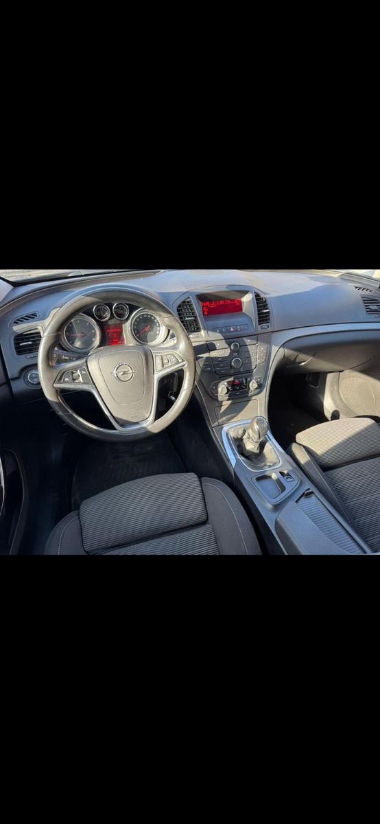 Opel Insignia 2010 — photo 8