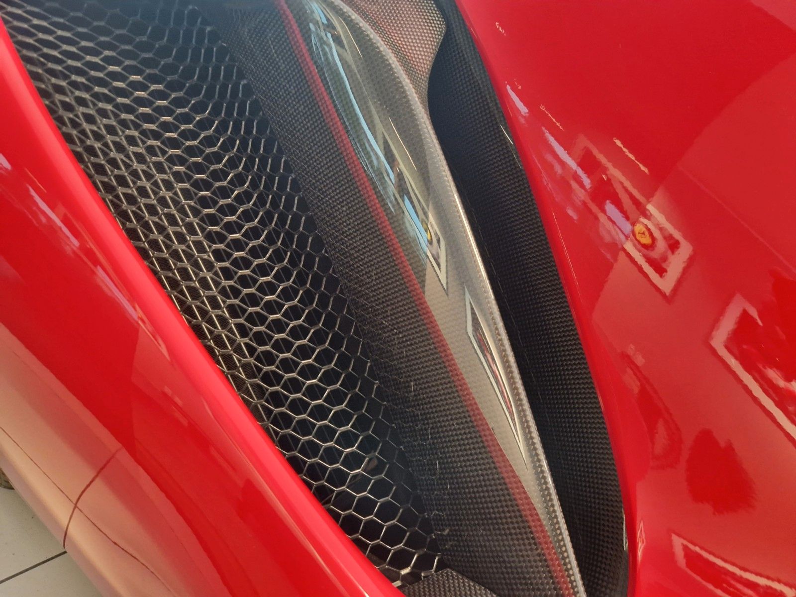 Fahrzeugabbildung Ferrari SF90*Carbon*Lift*dt.Fahrzeug*JBL*Racingsitze*
