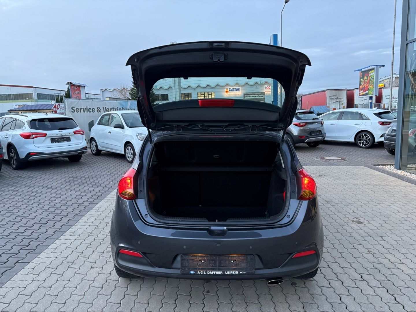 Fahrzeugabbildung Kia Ceed FIFA World Cup Edition Navi Mehrzonenklima