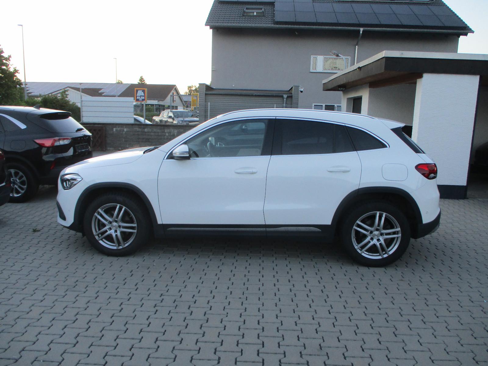 Mercedes-Benz GLA 200 d NAVI LEDER KAMERA TOTWIN LED SPURH PDC