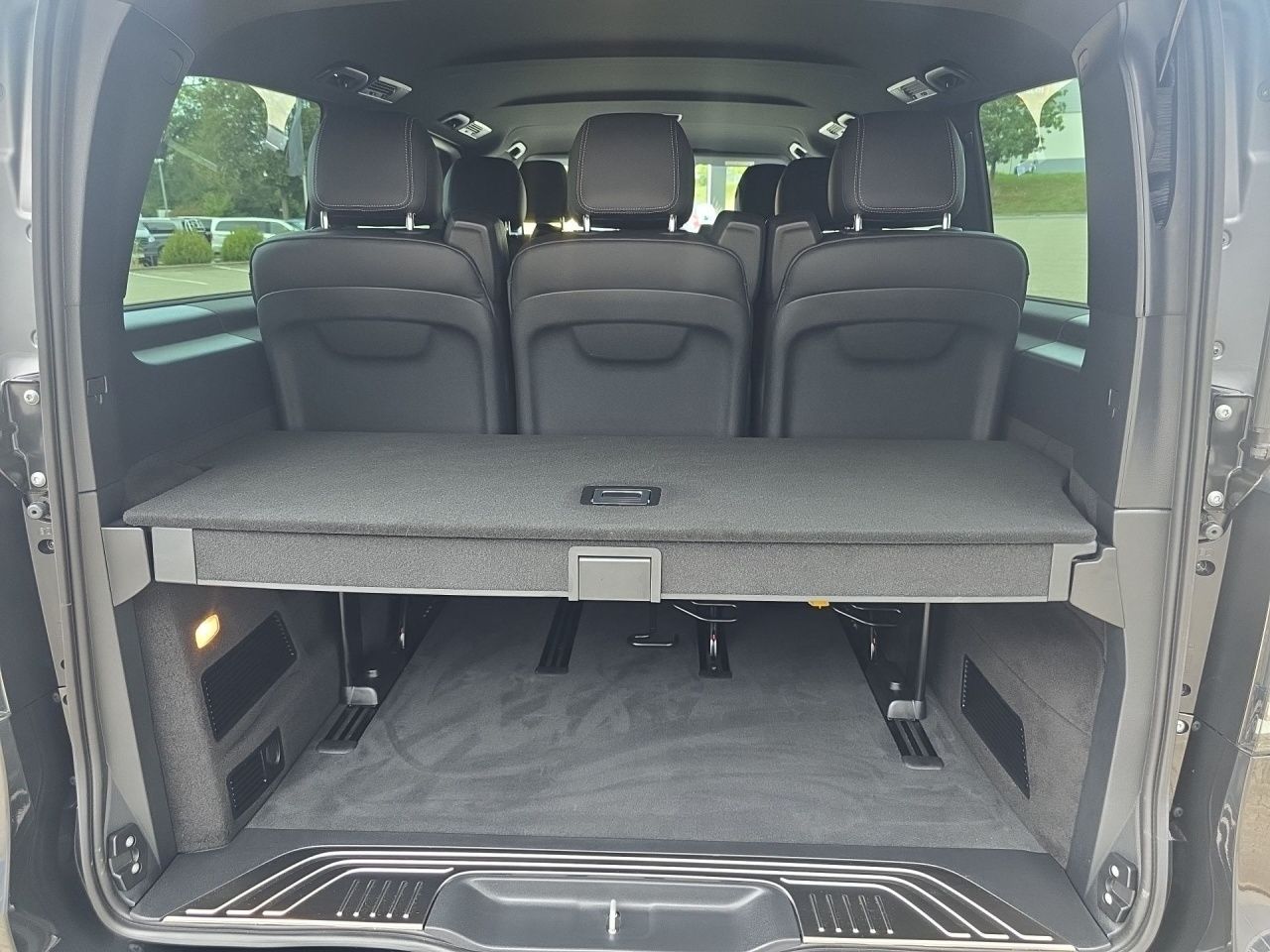 Fahrzeugabbildung Mercedes-Benz V 300 d AVG/L*Allrad*8-Sitzer*AHK*Standheizung*3