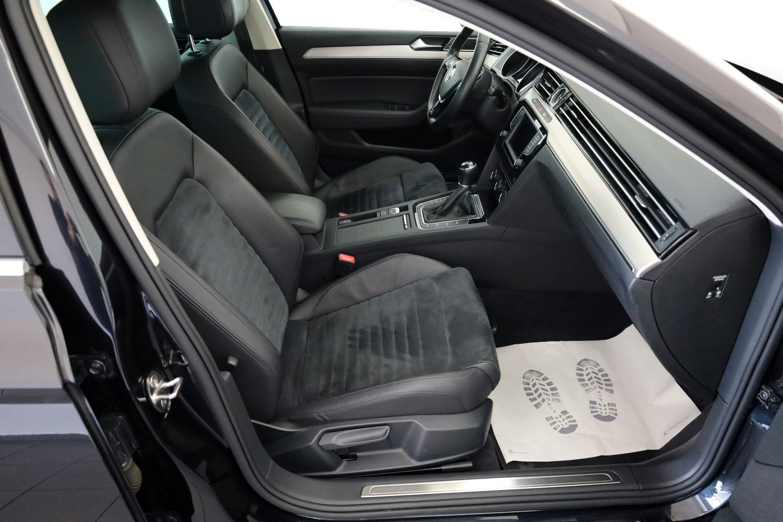 Fahrzeugabbildung Volkswagen Passat Variant Highline R Line T.Leder,Navi,LED