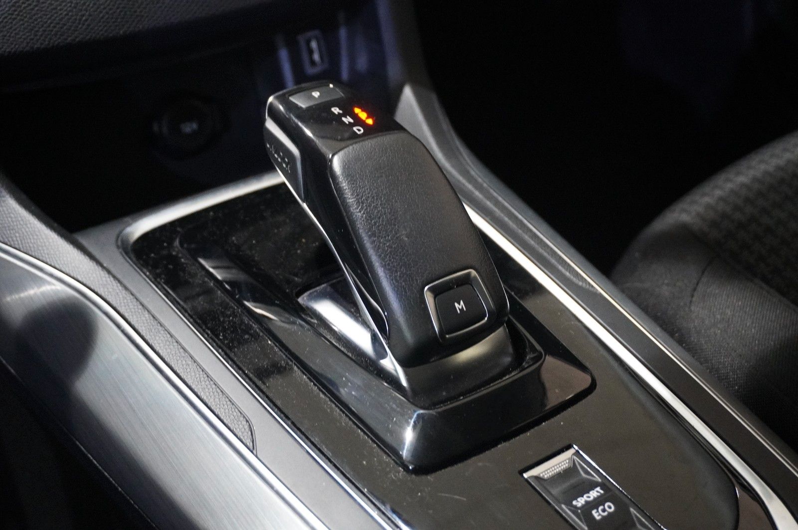 Fahrzeugabbildung Peugeot 308 LIM. 1.2T ACTICE PACK NAVI/LED/SPORT/NEBEL