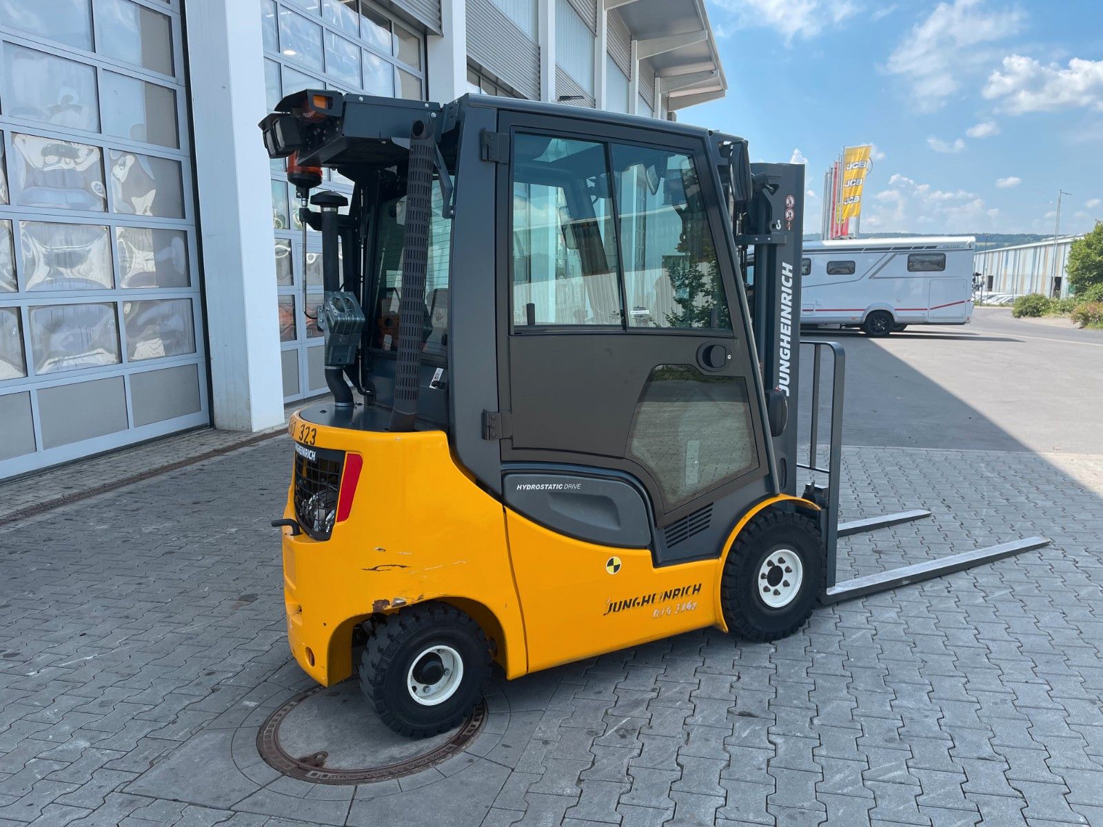 Fahrzeugabbildung Jungheinrich DFG 316s / Triplex: 4.4m / 2.008h / Klima / SS