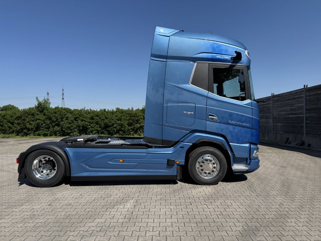 Fahrzeugabbildung DAF FT XG  530 BLAU METALLIC Limited Edition