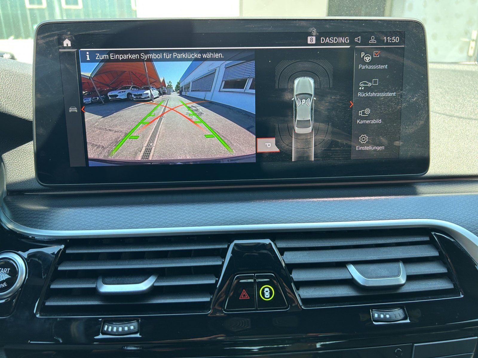 Fahrzeugabbildung BMW 530d Aut. M-Sportpaket/LIVE-COCKPIT/KAMERA/LED/