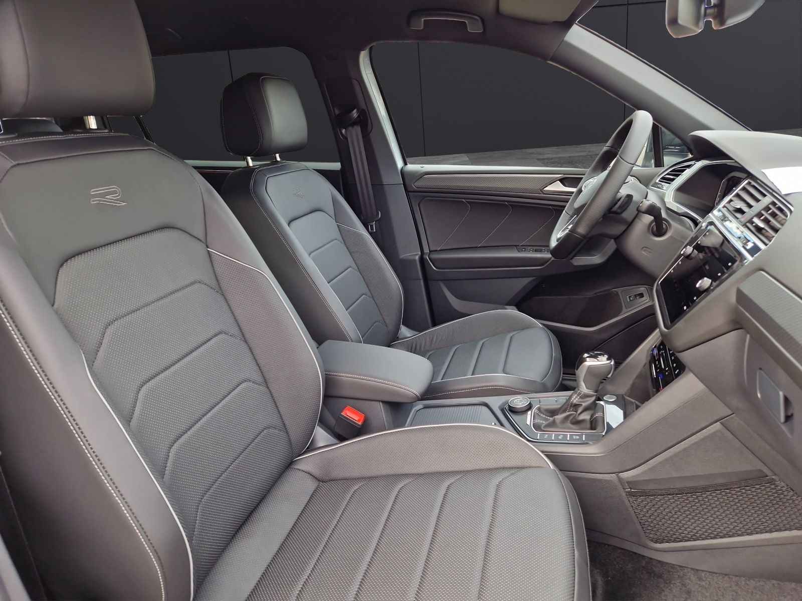 Fahrzeugabbildung Volkswagen Tiguan Allspace TDI R-Line 4M