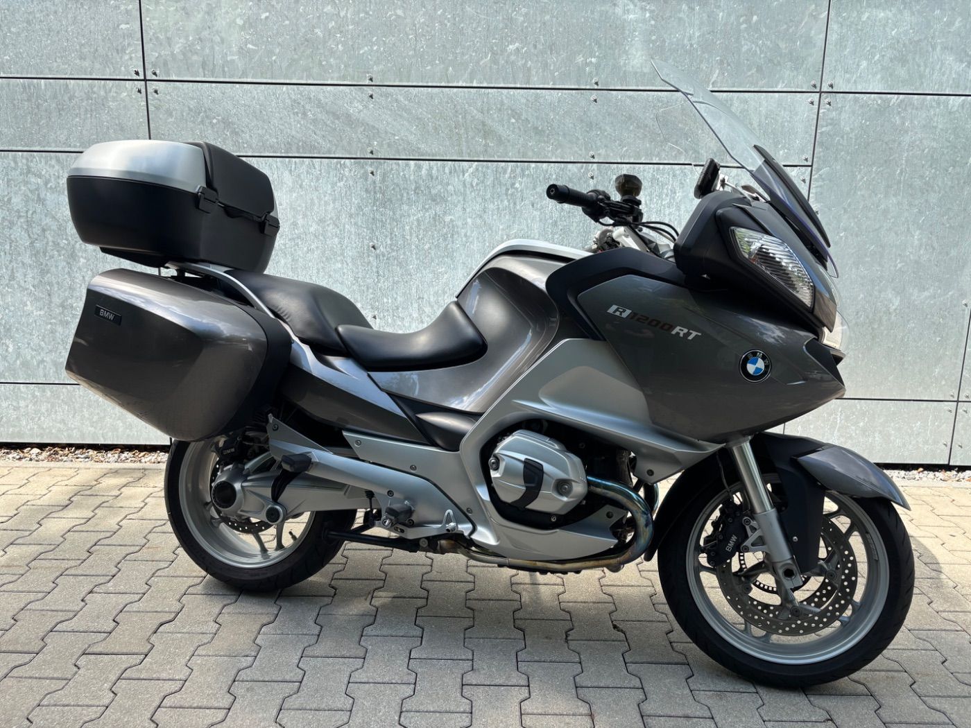 Fahrzeugabbildung BMW R 1200 RT mit Topcase und Navigator aus 1. Hand