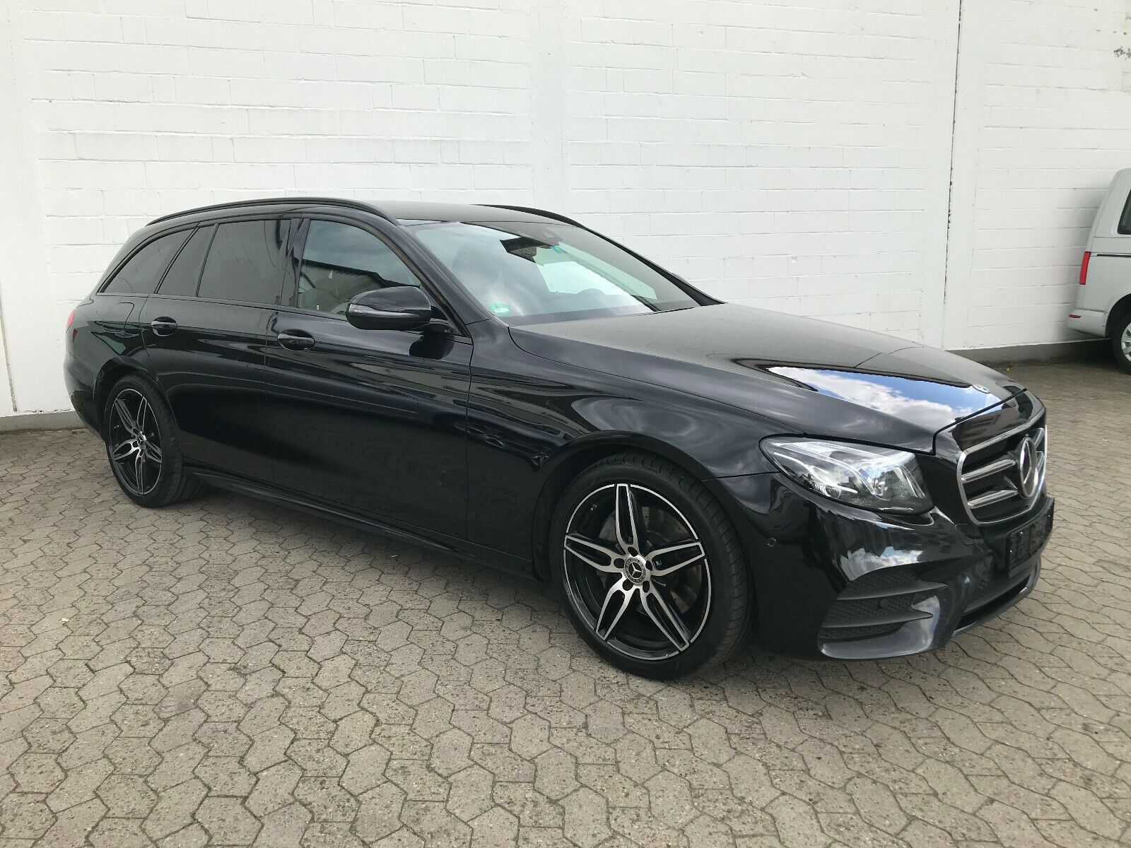 MERCEDES-BENZ E 220 d Kombi AMG Line*Widescreen*Multibe*9G TRO